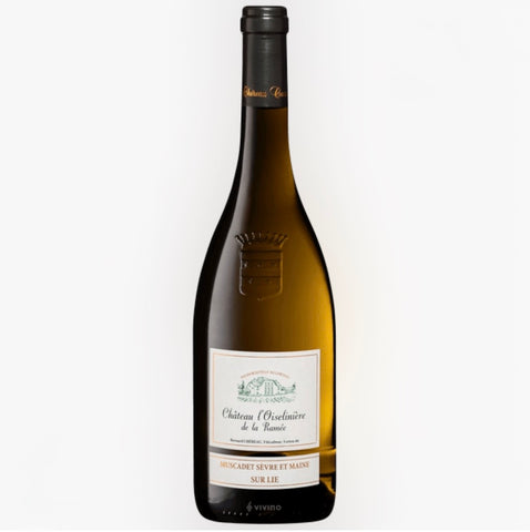 A bottle of CHÉREAU CARRÉ CHÂTEAU L’OISELINIÈRE DE LA RAMÉE MUSCADET SÈVRE-ET-MAINE