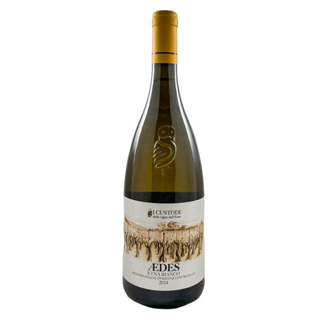 A bottle of I Custodi Aedes Etna Bianco